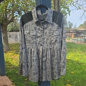 Light Gray and Black Satin Patterned Southwest Bucking Bronc Button-Up Blouse